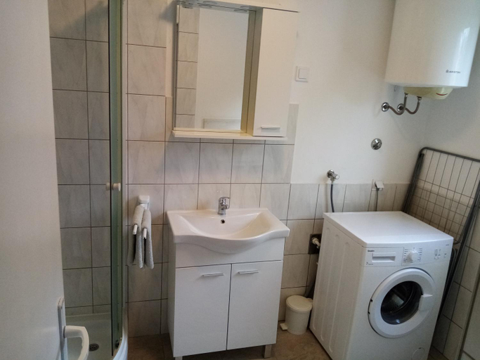 Bathroom 2, Apartment Buic, Pula