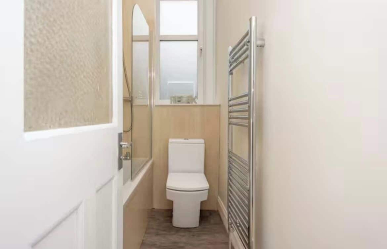 Room 5, 2-bed Apartment in Morningside - by Holiday Homes, Edinburgh