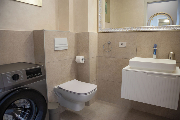Bathroom 5, TampaView ApartHotel, Brasov
