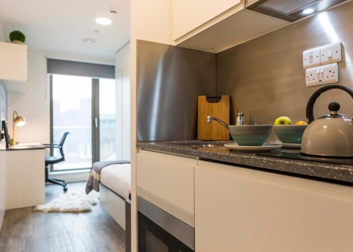 Room 4, Student only Modern Studio at White city, London