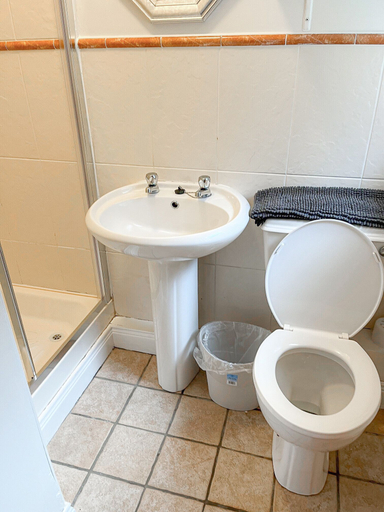 Bathroom 3, Fishermans Grove HH No 21