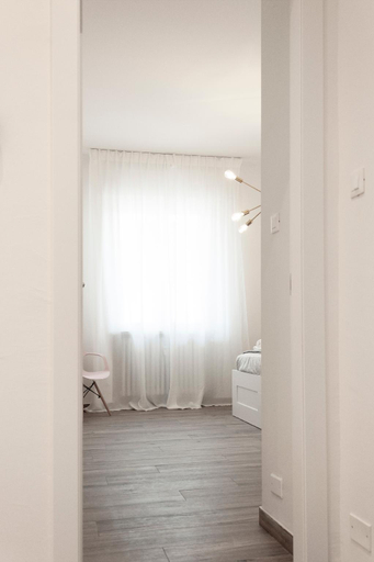Others 3, Lucky Home - Near train station & City center, Verona