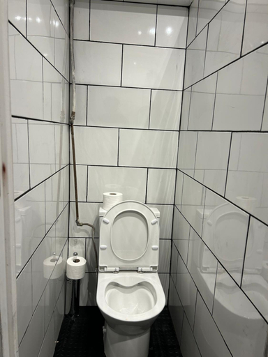 Bathroom 3, Samps Hostel, Lisbon
