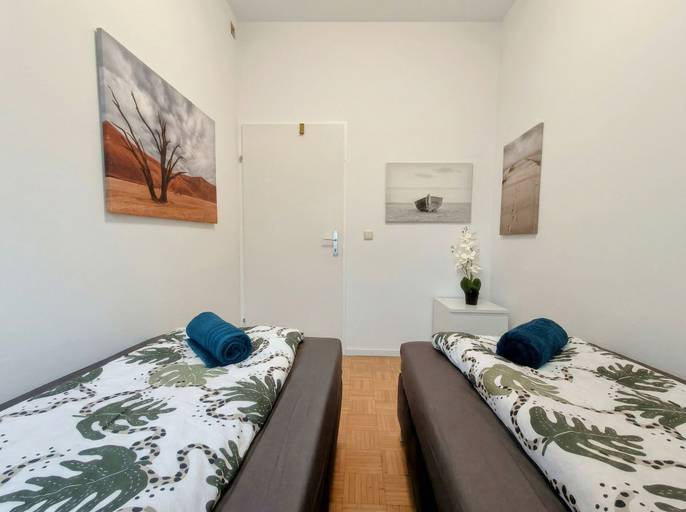 Bedroom 3, Comfy 4BR Apt Ideal for Groups Families, Wien