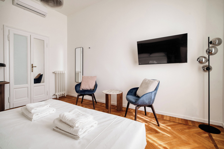 Room 2, Elegant Flats near Guastalla Gardens, Milano