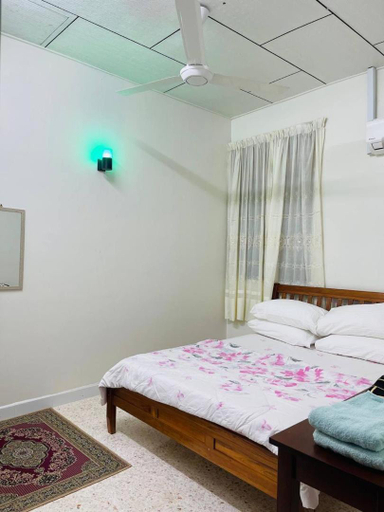 Bedroom 2, IMIDA HOMESTAY WITH POOL, Kota Setar