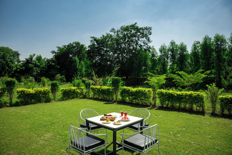 Outdoor dining 5, Alaya Stays Aravale Farm 4BHK Petfrndly, Gurgaon