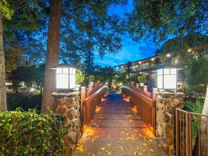 Exterior & Views 4, Creekside Inn, Santa Clara