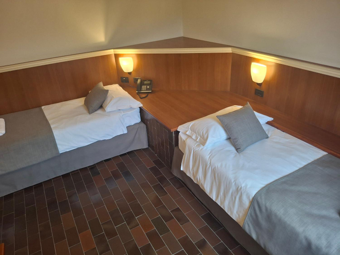 Bedroom 2, Hotel Agnello, Varese