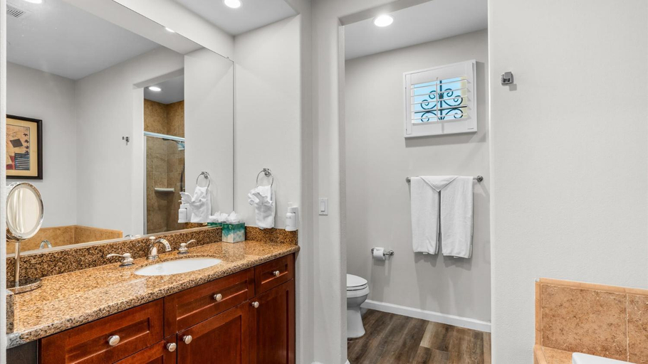 Bathroom 3, LV033 Quaint Downstairs Legacy Villas Suite, Riverside