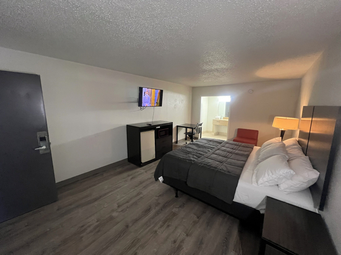 Bedroom 4, Skylite inn, Travis