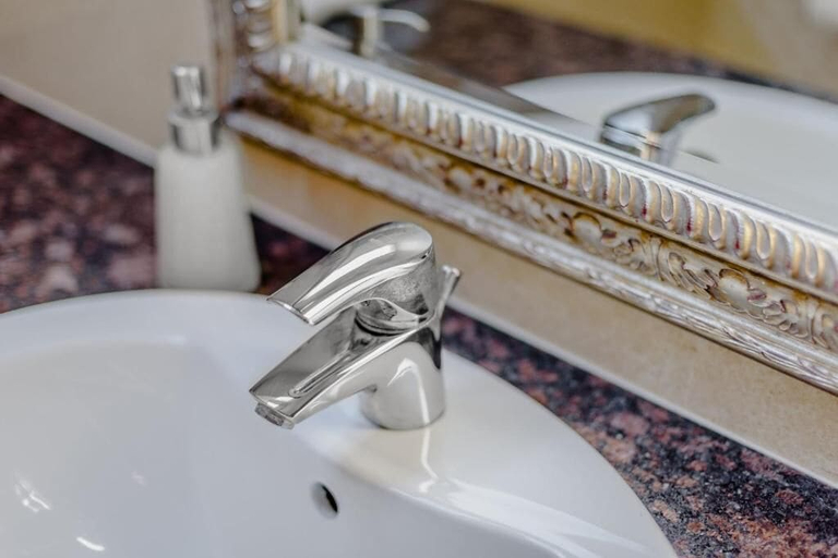 Bathroom 3, Kamienica 22, Gdańsk City