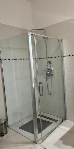 Bathroom 5, Albert Hotel & Restaurant, Ploiesti