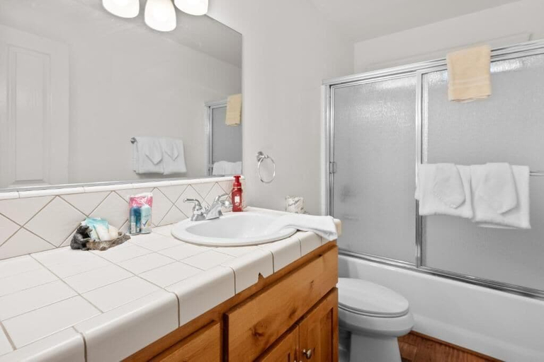 Bathroom 3, Leaf & Needle, San Bernardino