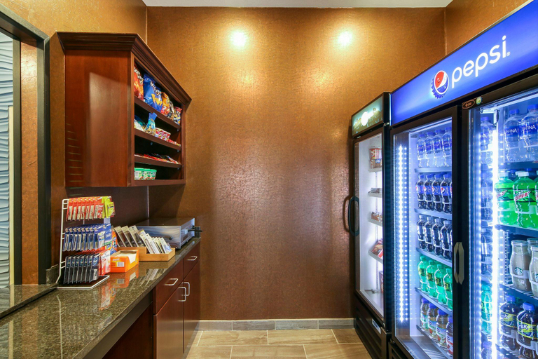 Food & Drinks 5, Cobblestone Inn & Suites - Menomonie, Dunn