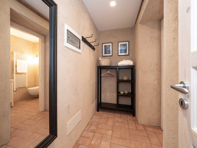 Others 5, Green Lodge - Apartment 4 - Studio, Novara