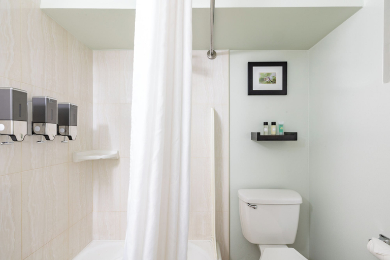 Bathroom 4, Skyline Island Colony Hotel, Honolulu