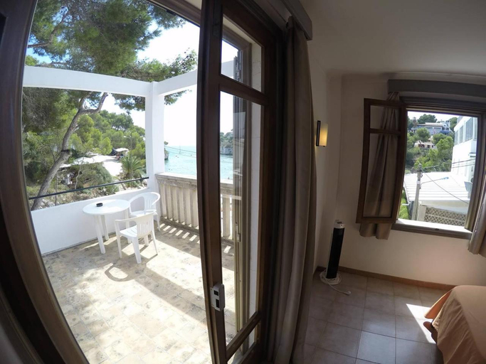 Others 3, Hostal Playa, Baleares