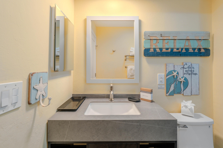 Bathroom 5, 218 Mermaid Beach House, Lee