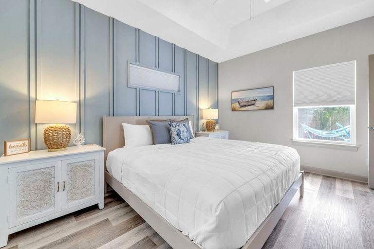 Room 2, Sandy Shores, Bay
