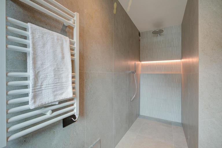Shower 2, Leba House, Sondrio