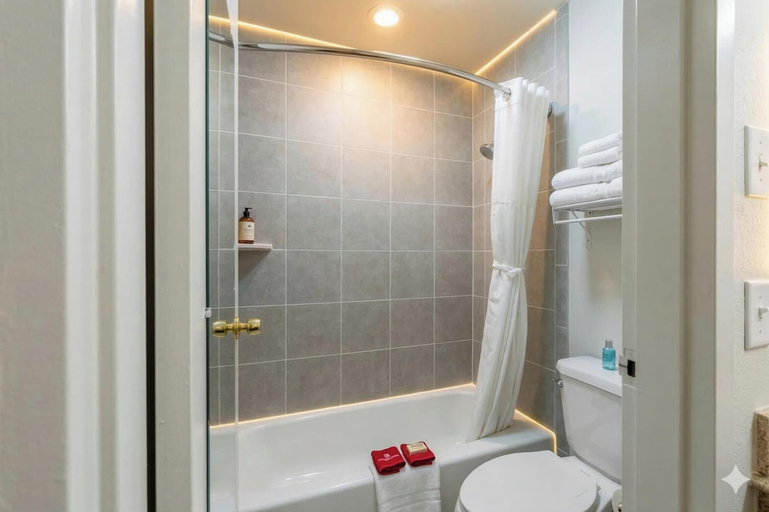 Bathroom 4, Regency Inn & Suites Houston East I 10, Houston