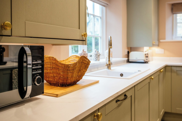 Private kitchen 4, The Haybarn Banham Cottages, Gloucestershire