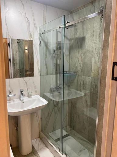 Bathroom 2, Hectors Hotel, Dang'ara