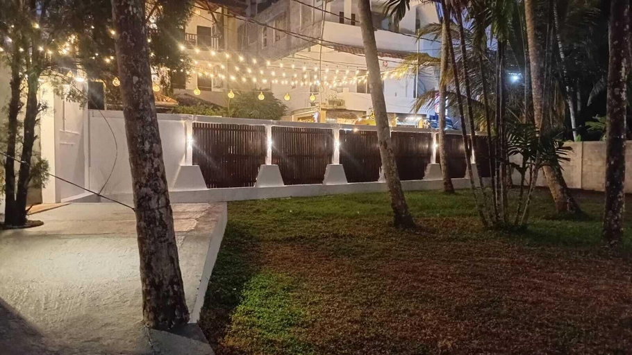 Property grounds 5, Golden Ente, Habaraduwa