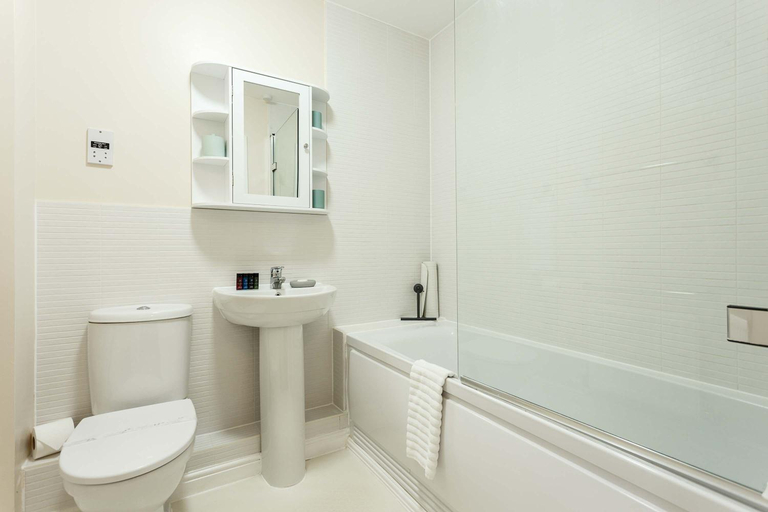 Bathroom, Coxswain's Cabin, Poole