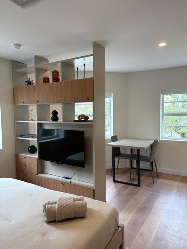Room 4, 101 Wave Miami Beach, Miami-Dade