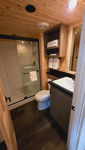 Bathroom 2, Luxury Cabin with Mountain View 4B, Coconino