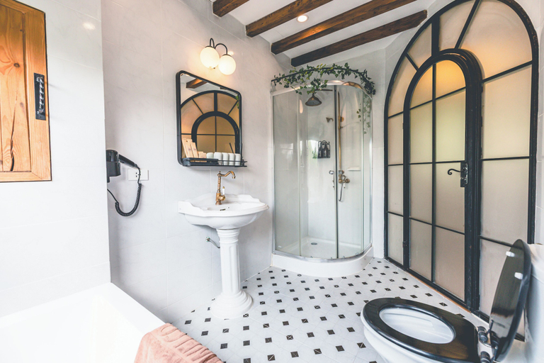 Bathroom 5, Moon River Village, Wang Num Khiaw