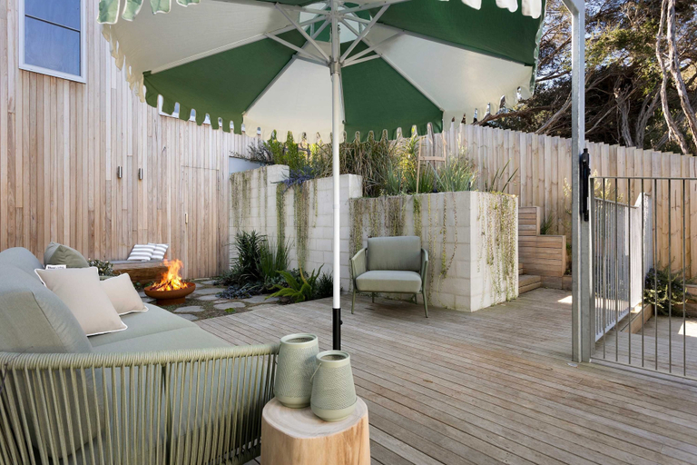Room 5, Bridgewater House Gas Heated Pool, Melbourne