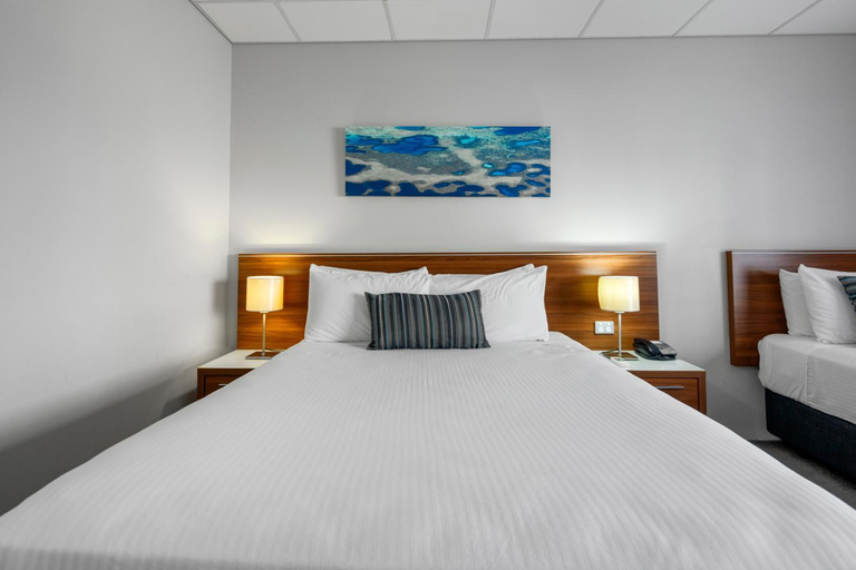 Bedroom 2, Ocean Centre Hotel, Geraldton
