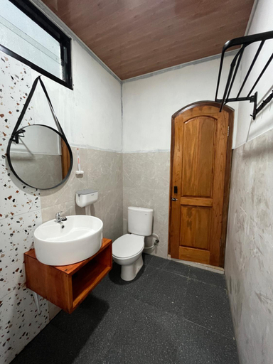 Bathroom 2, Diamond Cabin 3, Banjarnegara