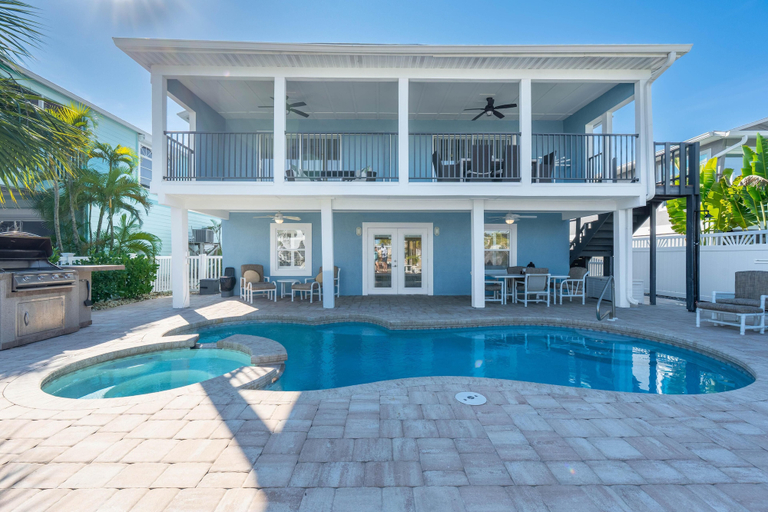 Pool 3, 218 Mermaid Beach House, Lee