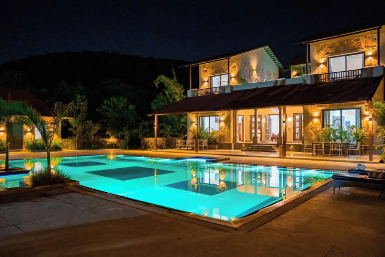 Pool 4, Alaya Stays Aravale Farm 4BHK Petfrndly, Gurgaon