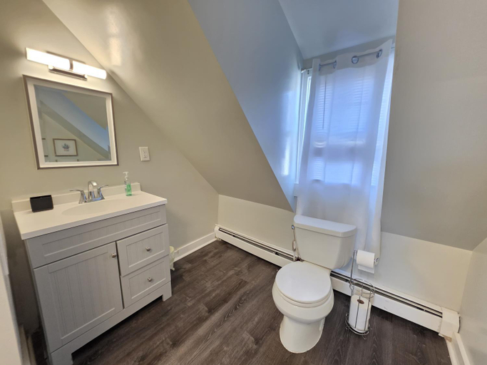 Bathroom 2, Room for rent in Apartment, Hartford