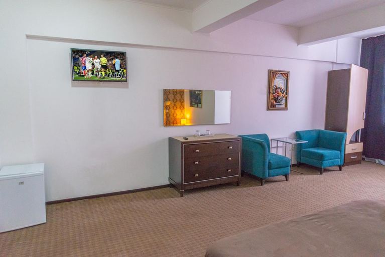 Others 5, Hotel Parc, Onesti