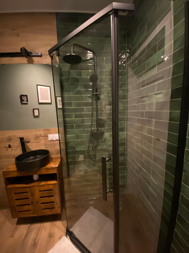 Bathroom 2, Apartament Kattowitz, Będzin
