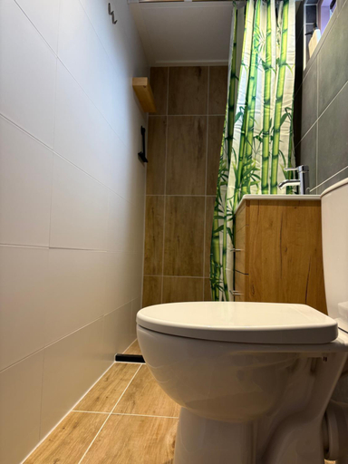 Bathroom 2, B&B Het Oude Dorpscafe, Westerveld