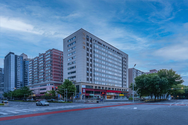 Exterior & Views