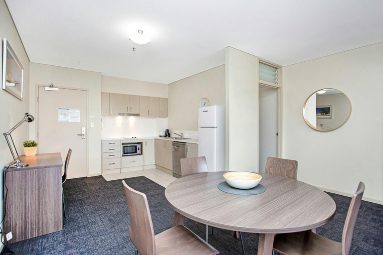 Food & Drinks 4, Hume Serviced Apartments, Adelaide