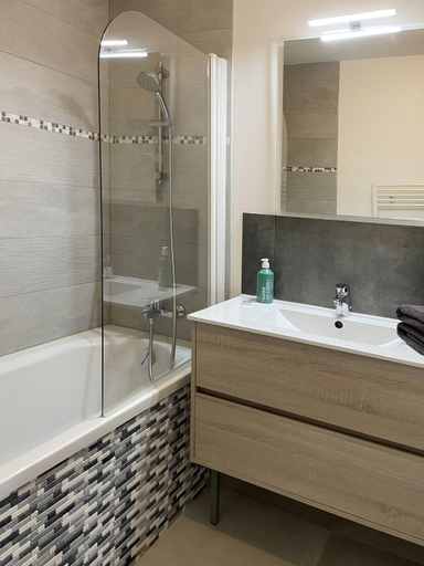 Bathroom 2, Maison Le Clos des Cerfs by La Boite En Plus, Oise