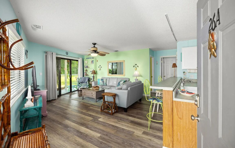 Living area 4, Crystal Village II 26A, Walton