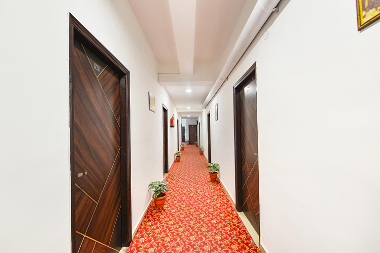 Public Area 2, Fabhotel Silver Stone, Gautam Buddha Nagar