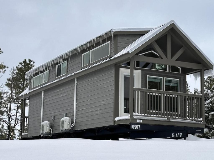Exterior detail 3, Luxury Cabin with Forest View 5B, Coconino