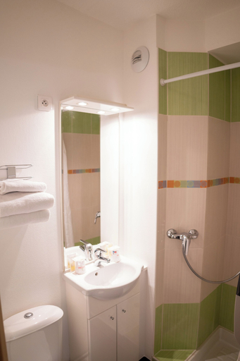 Bathroom 4, Fasthotel Perigueux, Dordogne
