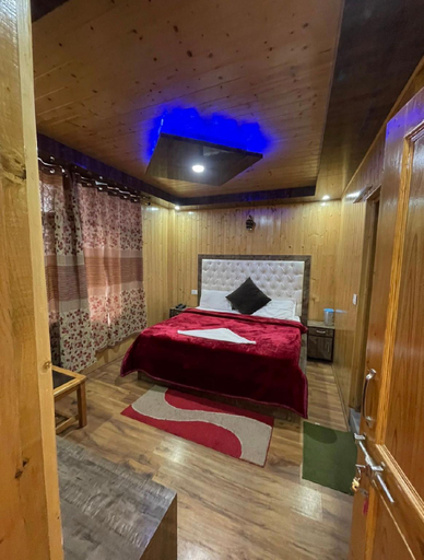 Bedroom 2, Manali Apple Villa, Kullu